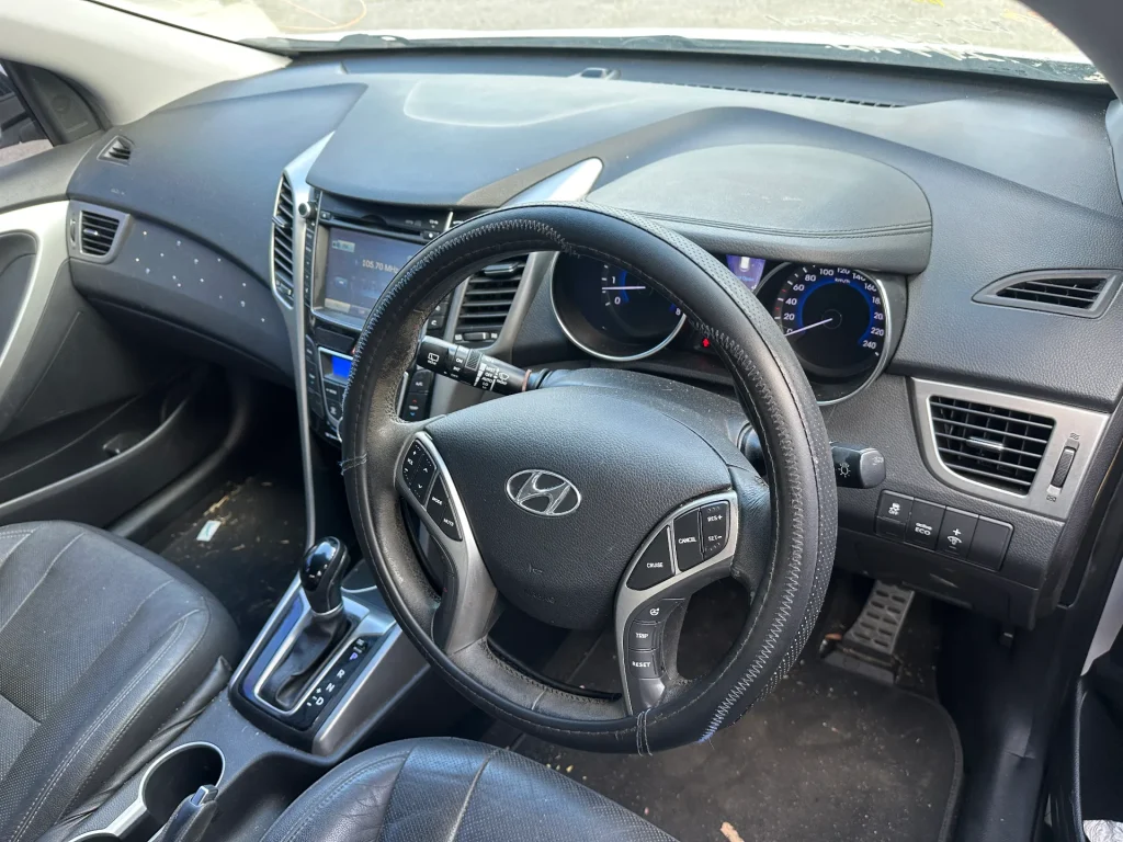 Hyundai i30 2014 White Auto Petrol