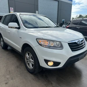 Hyundai Santa Fe 2011 White Auto Diesel