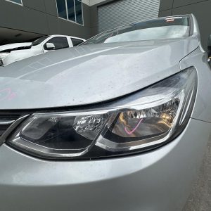 HOLDEN ASTRA BL 05/2017-12/2020 LEFT HEADLAMP HALOGEN TYPE SEDAN