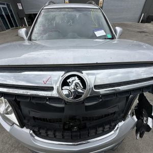 HOLDEN CAPTIVA 5 CG 01/2011-09/2015 LOWER RADIATOR GRILLE 4TH VIN D