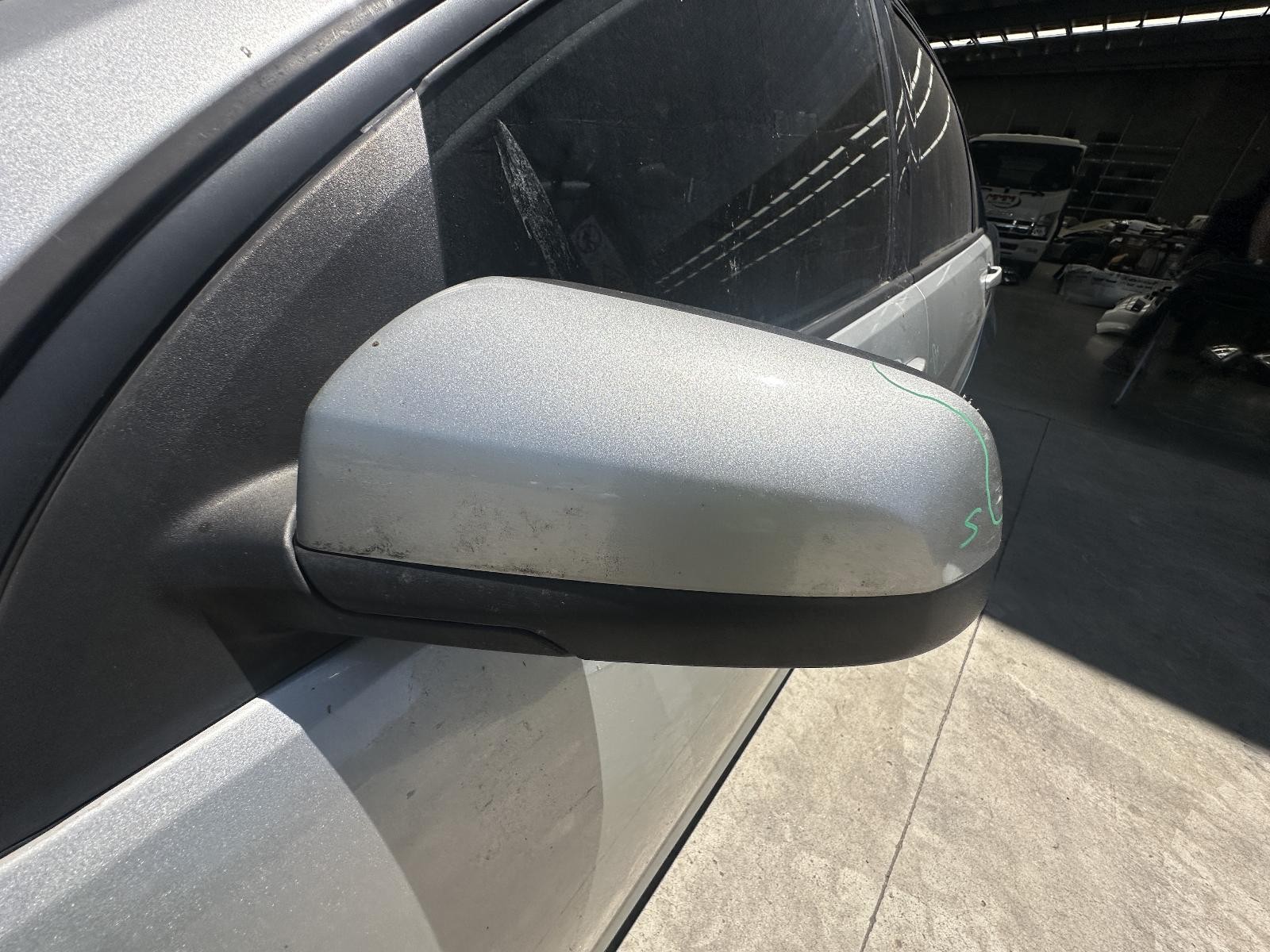 HOLDEN COMMODORE VE 08/06-05/13 LEFT DOOR MIRROR NON HEATED 92207202 92199642