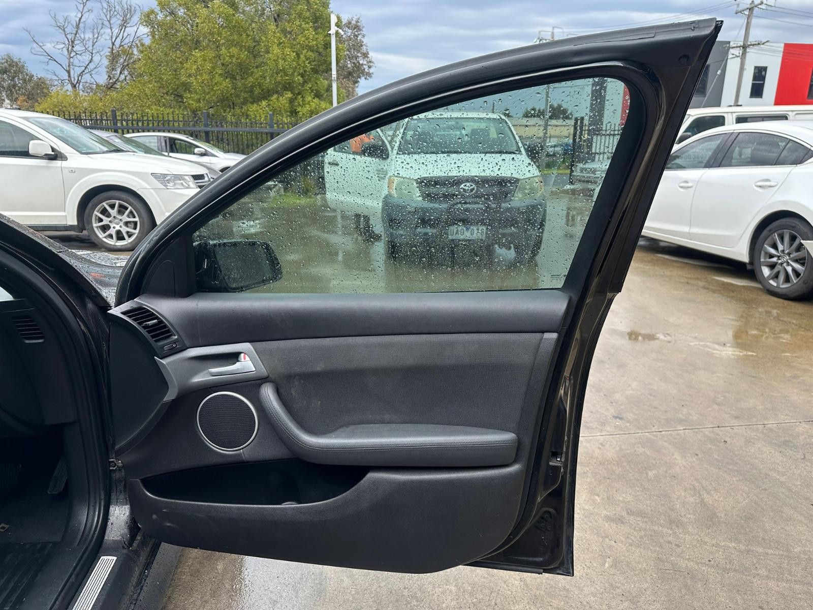 HOLDEN COMMODORE VE S2 09/2010-05/2013 RIGHT FRONT DOOR TRIM SV6/SS ONYX SEDAN