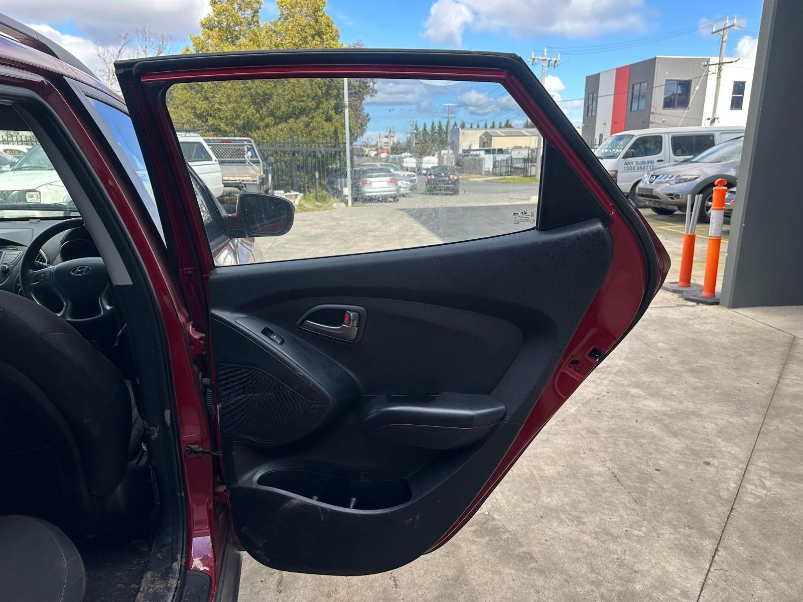 HYUNDAI IX35 LM SERIES 11/2009-01/2016 RIGHT REAR DOOR TRIM CLOTH FWD