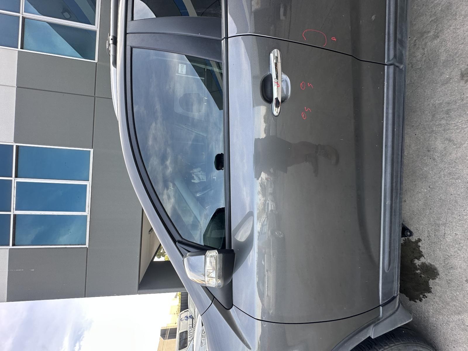 KIA SORENTO XM 10/2012-12/2014 LEFT FRONT DOOR WINDOW
