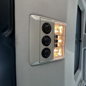 LAND ROVER DISCOVERY L319 10/2009-12/2016 FRONT COURTESY LIGHT