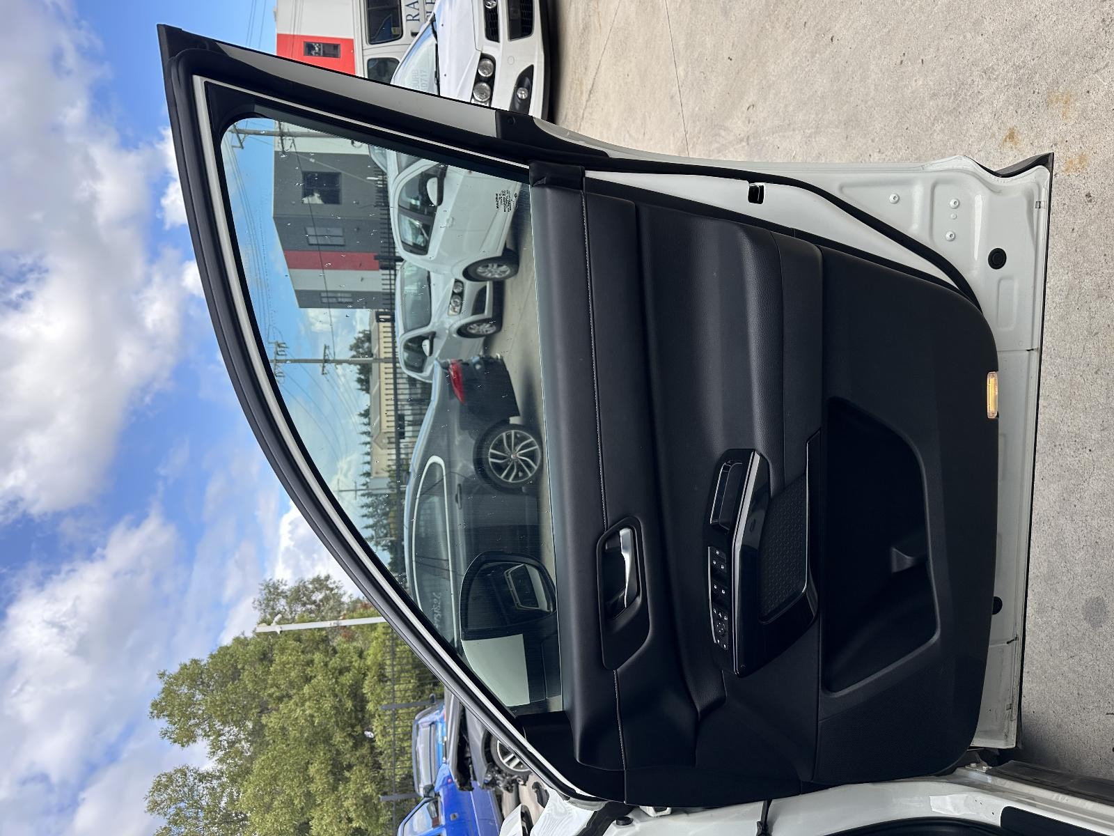 NISSAN PATHFINDER R53 07/2022-2026 RIGHT FRONT DOOR TRIM