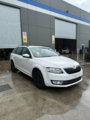 SKODA OCTAVIA NE 09/2013-09/2020 CENTRE COURTESY LIGHT BEIGE - Image 3