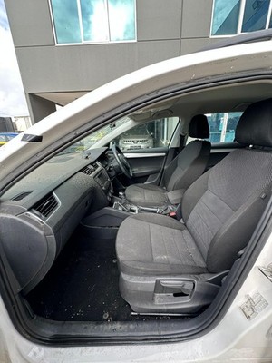 SKODA OCTAVIA NE 09/2013-09/2020 CENTRE COURTESY LIGHT BEIGE - Image 9