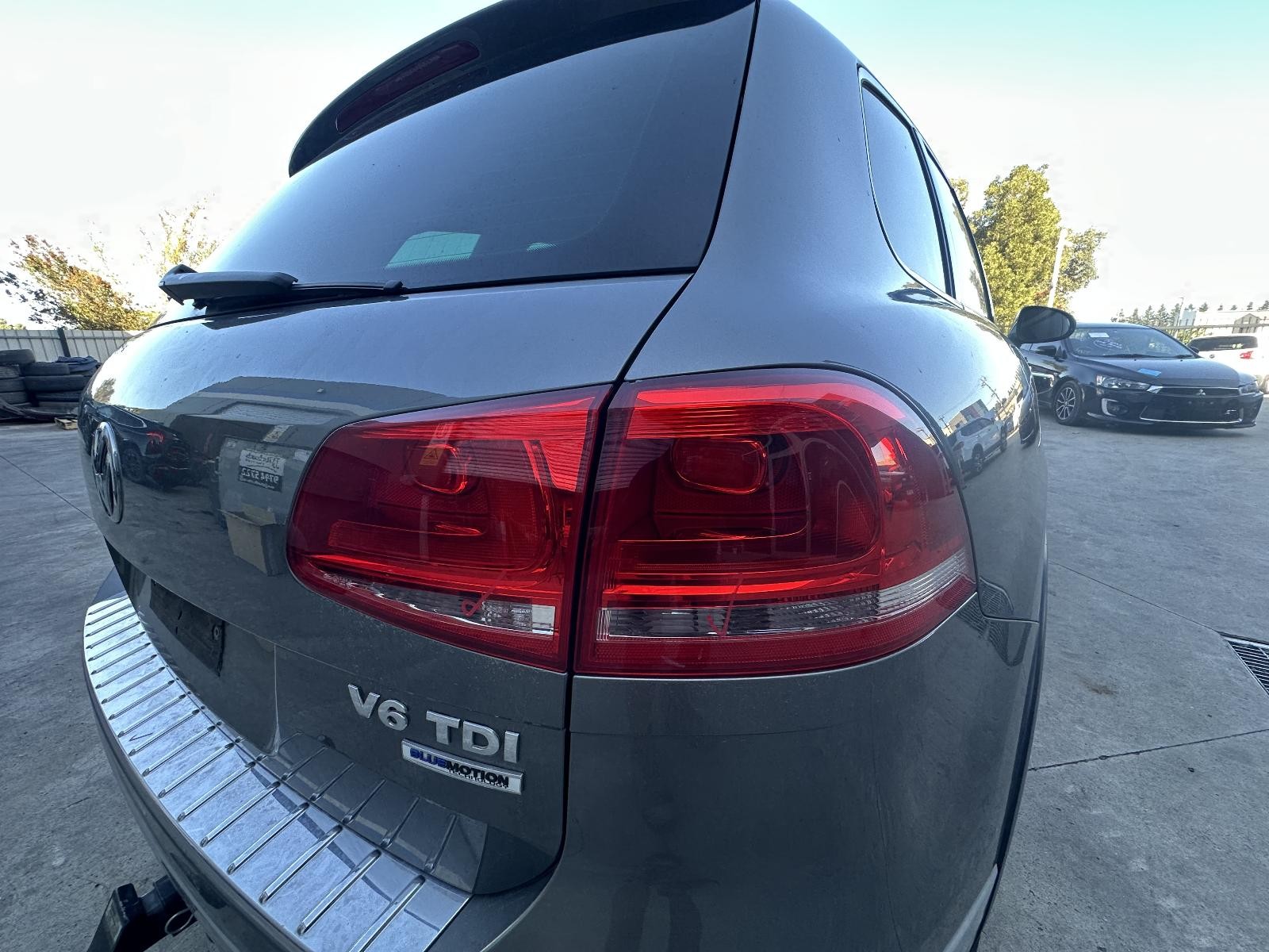 VOLKSWAGEN TOUAREG 7P 12/2010-04/2018 RIGHT SIDE REAR GARNISH TAILGATE LAMP