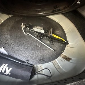 VOLVO S40 03/2004-08/2012 JACK/TOOL KIT