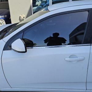 FORD FALCON FG MKI-MKII 05/2008-09/2014 LEFT FRONT DOOR WINDOW