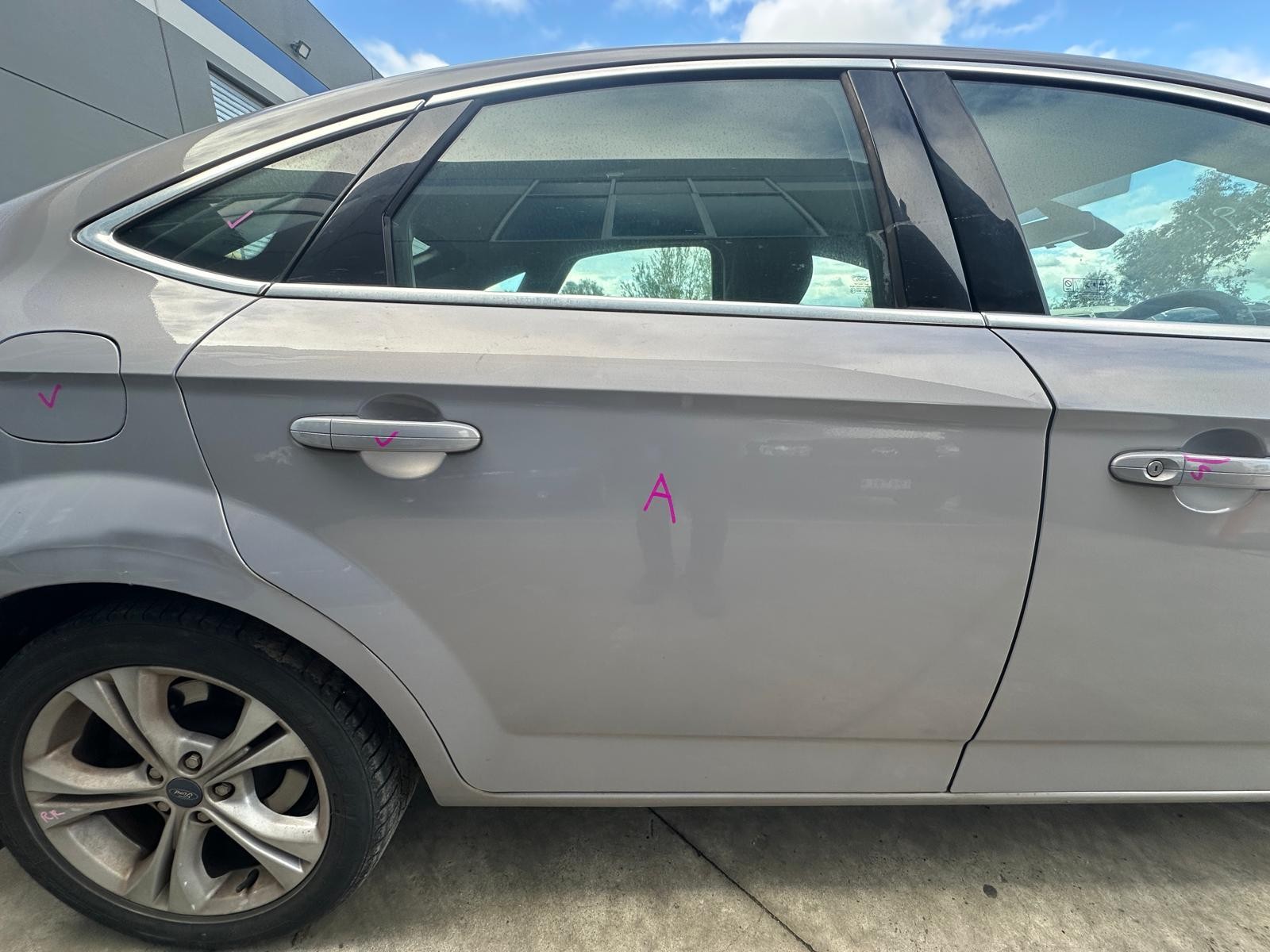 FORD MONDEO MA-MC 10/2007-12/2014 RIGHT FRONT DOOR WINDOW GREEN TINT TYPE