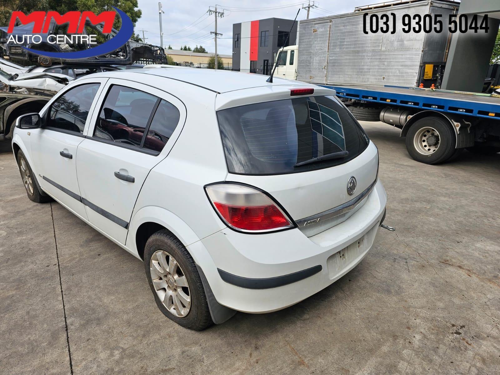 HOLDEN ASTRA 10/2004-11/2009 HATCHBACK RIGHT FRONT DOOR, AH - Image 5