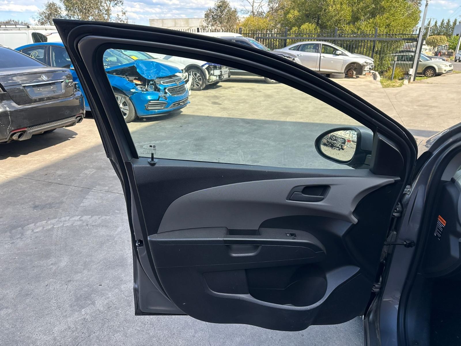 HOLDEN BARINA TM 09/2011-12/2018 LEFT FRONT POWER WINDOW SWITCH P/N 95188248