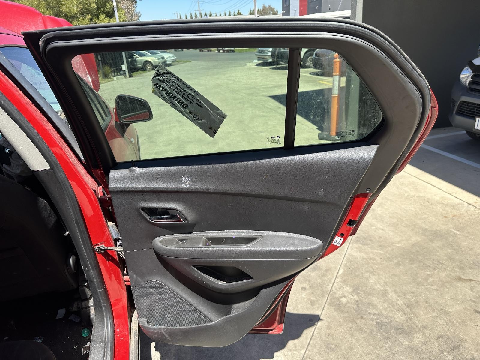 HOLDEN TRAX TJ SERIE 08/2013-12/2020 RIGHT REAR DOOR TRIM CLOTH