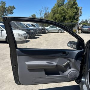HYUNDAI GETZ TB 09/2002-09/2005 LEFT FRONT DOOR TRIM NON POWER WINDOW TYPE