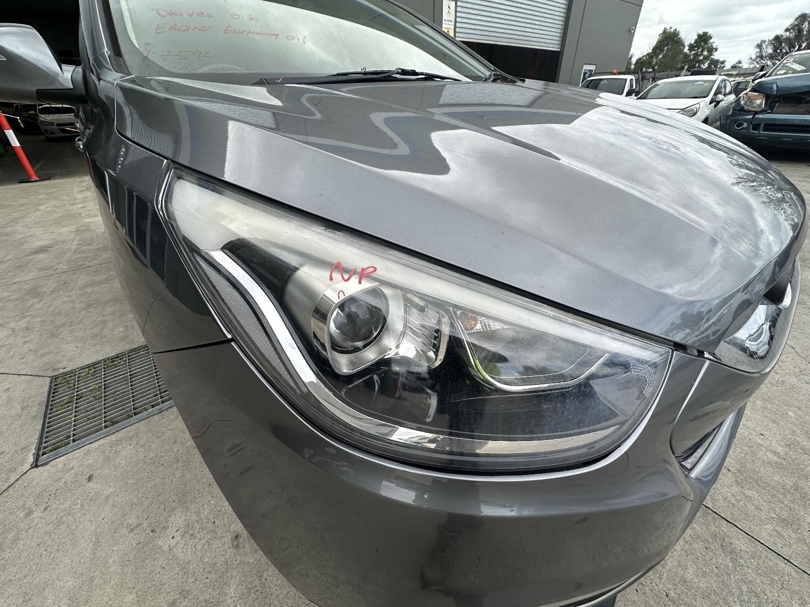HYUNDAI IX35 LM SERIES 08/2013-01/2016 RIGHT HEADLAMP SLOVAKIAN BUILT 921022S660