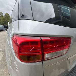 KIA CARNIVAL/GRAND CARNIVAL YP 12/14-02/18 LEFT SIDE REAR GARNISH TAILGATE LAMP