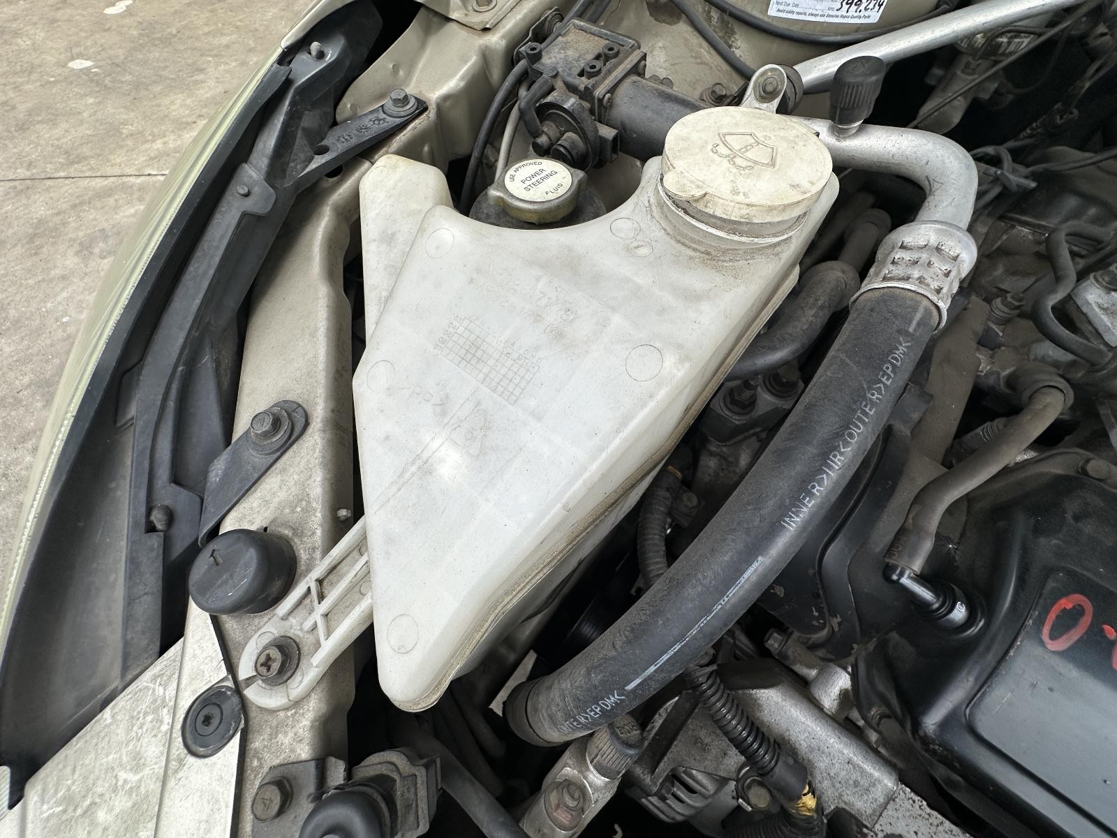 MITSUBISHI MAGNA TL-TW 07/2003-08/2005 OVERFLOW BOTTLE