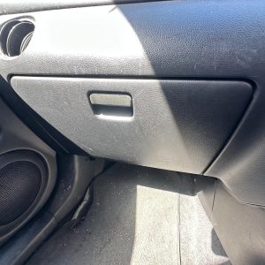 MITSUBISHI OUTLANDER ZE-ZF 10/2002-09/2006 GLOVE BOX