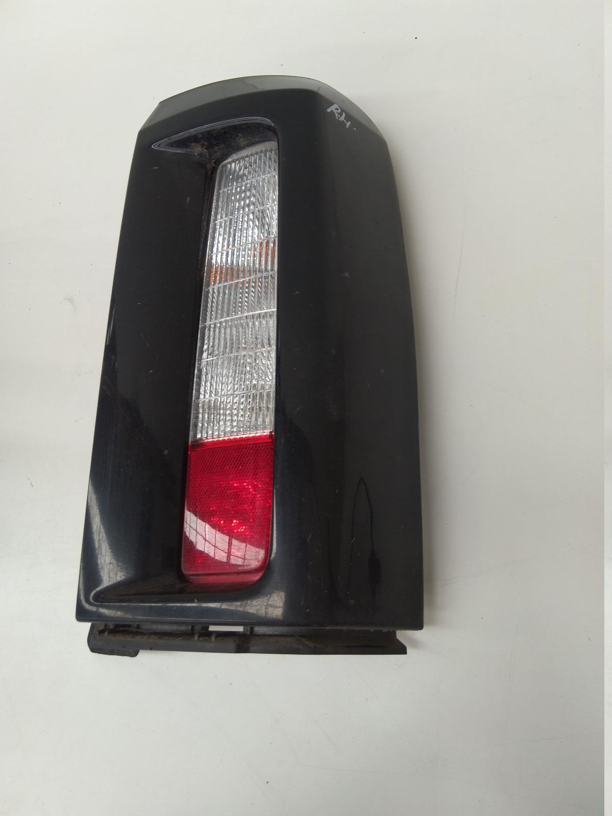 NISSAN ELGRAND E51 05/2002-11/2004 LOWER RIGHT TAILLIGHT LENS 4956 26550WL026 - Image 4