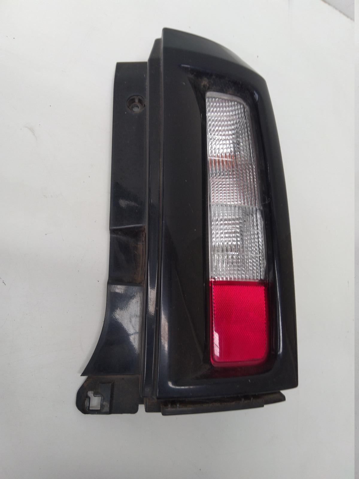 NISSAN ELGRAND E51 05/2002-11/2004 LOWER RIGHT TAILLIGHT LENS 4956 26550WL026