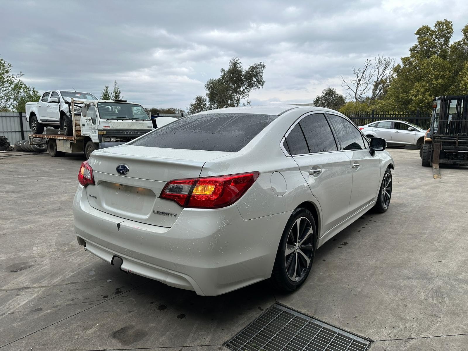 SUBARU LIBERTY 6TH GEN 08/2014-04/2021 CONSOLE LID - Image 4