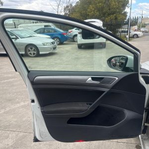 VOLKSWAGEN GOLF GEN 7 11/2012-08/2020 LEFT FRONT DOOR TRIM CLOTH WAGON