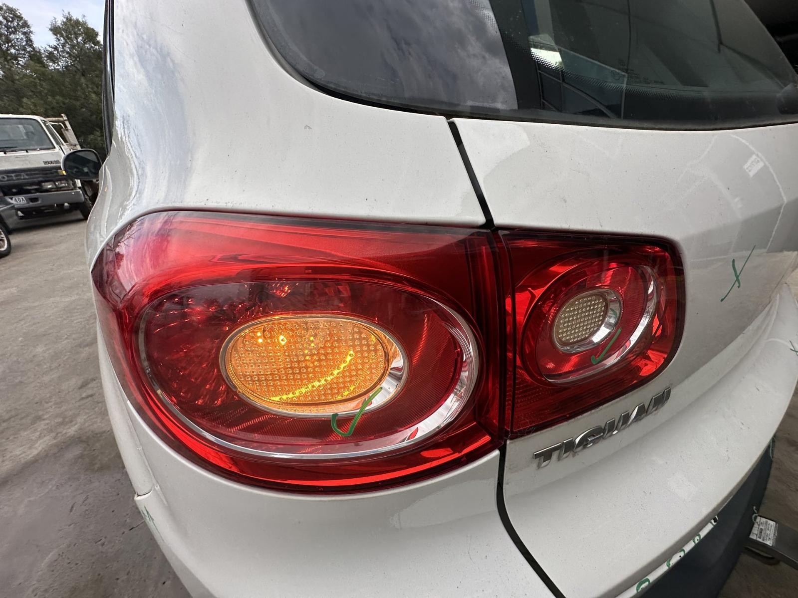 VOLKSWAGEN TIGUAN 5N 05/2008-06/2011 LEFT SIDE REAR GARNISH TAILGATE LAMP