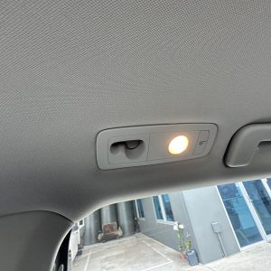 VOLKSWAGEN TOUAREG 7P 12/2010-04/2018 CENTRE RIGHT FRONT COURTESY LIGHT