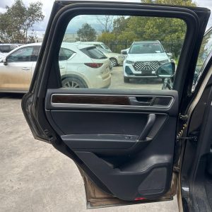 VOLKSWAGEN TOUAREG 7P 12/2010-04/2018 LEFT REAR DOOR TRIM LEATHER GREY