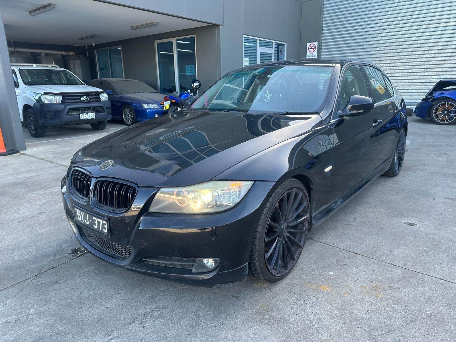 BMW 3 SERIES E90 03/2005-01/2012 RIGHT FRONT SEAT BLACK STD TYPE SEDAN - Image 4