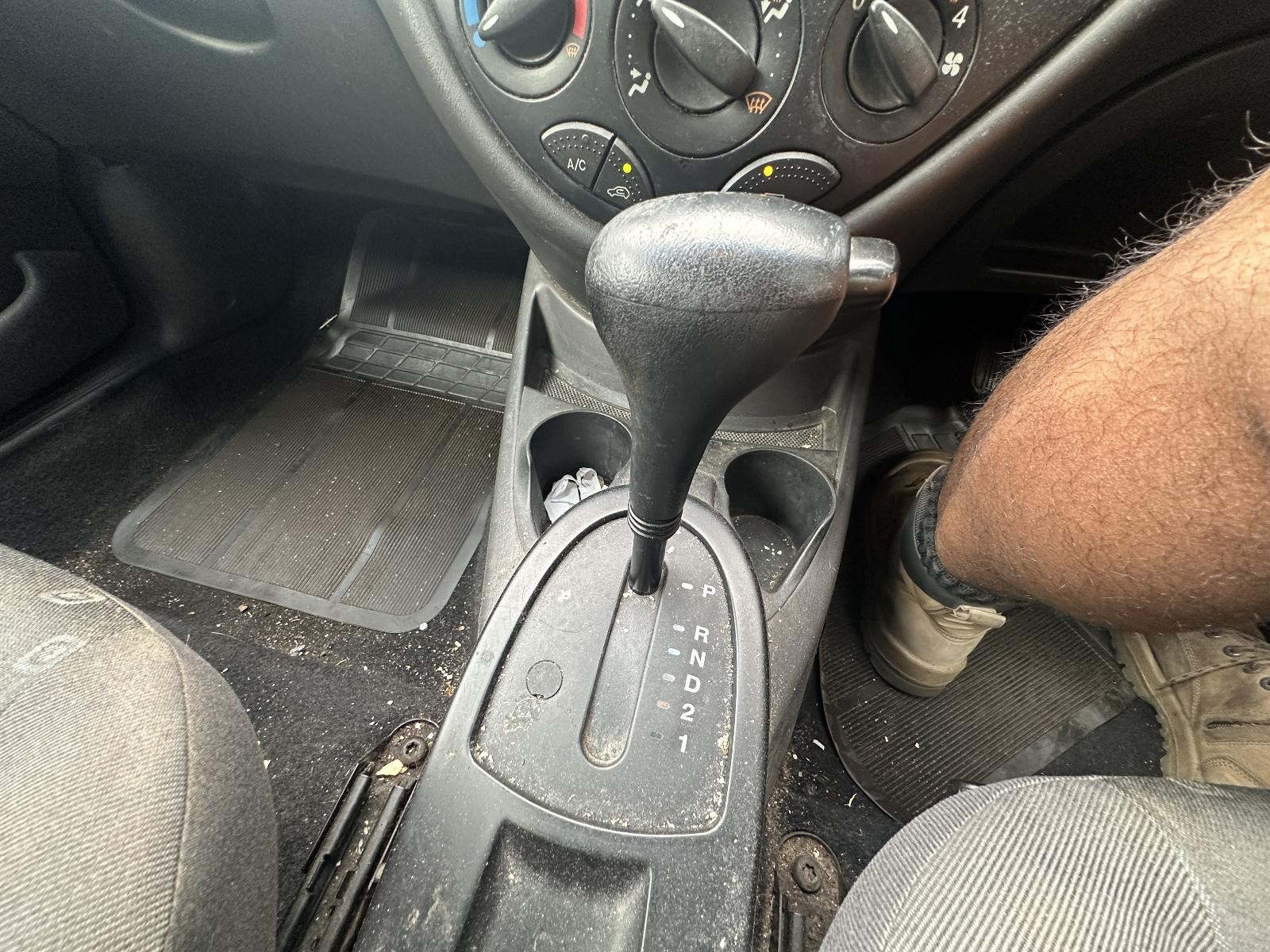 FORD FOCUS LR 01/2001-06/2005 GEAR SHIFTER AUTOMATIC