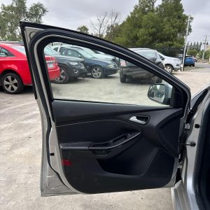 FORD FOCUS LW 05/2011-08/2015 LEFT FRONT DOOR TRIM SPORT/TITANIUM
