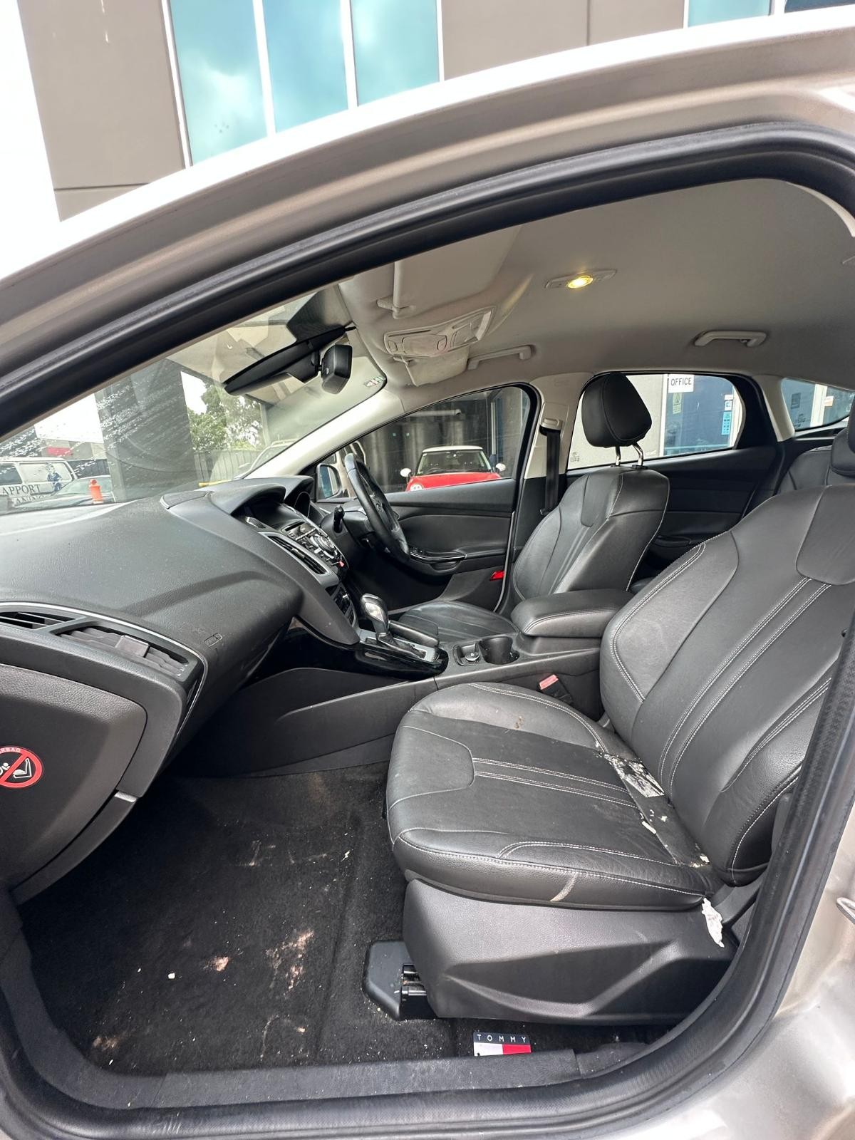 FORD FOCUS LW 05/2011-08/2015 LEFT FRONT DOOR TRIM SPORT/TITANIUM - Image 8