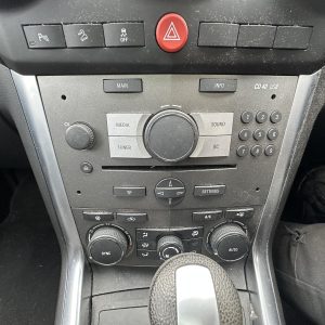 HOLDEN CAPTIVA 5 CG 01/2011-06/2018 DASH RADIO CONTROL/HEAD UNIT CD40 USB
