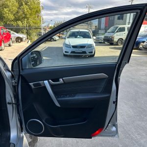 HOLDEN CAPTIVA 7 CG 01/2011-06/2018 RIGHT FRONT INNER DOOR HANDLE 4TH VIN C