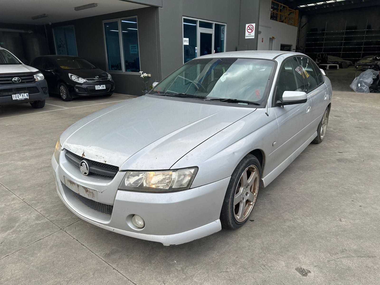 HOLDEN COMMODORE 2002-2007 DOOR TRIM LH REAR, VY1-VZ, LEATHER, 10/02-09/07 - Image 4