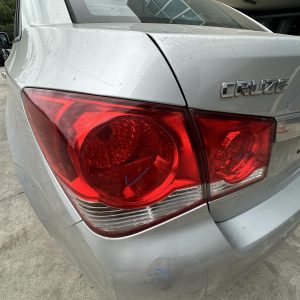 HOLDEN CRUZE JG-JH 03/2009-01/2017 LEFT SIDE REAR GARNISH BOOTLID LAMP SEDAN