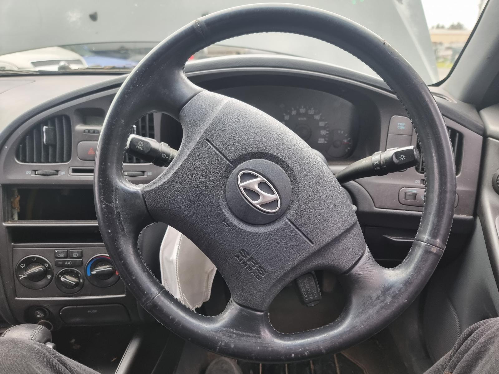 HYUNDAI ELANTRA XD 11/200007/2006 DOOR LOCK MECHANISM RIGHT FRONT 4 MASTER MMM Auto Centre