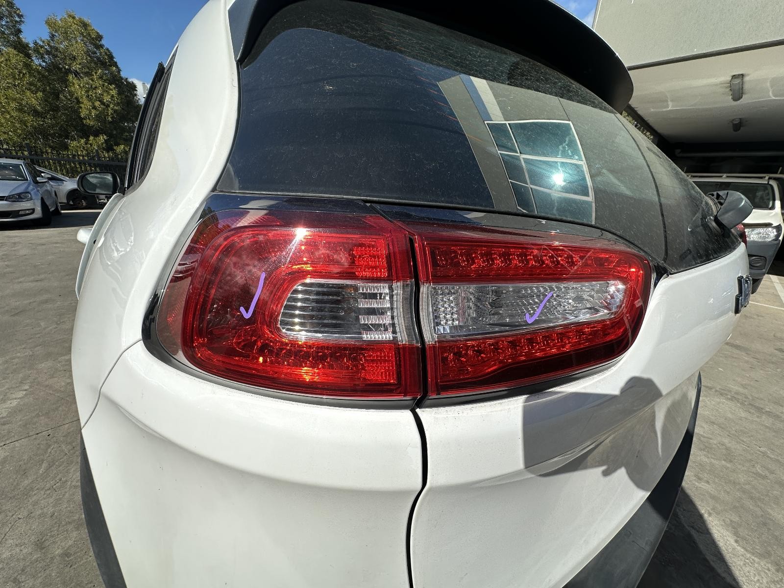 JEEP CHEROKEE KL 02/2014-03/2018 LEFT SIDE REAR GARNISH TAILGATE LAMP