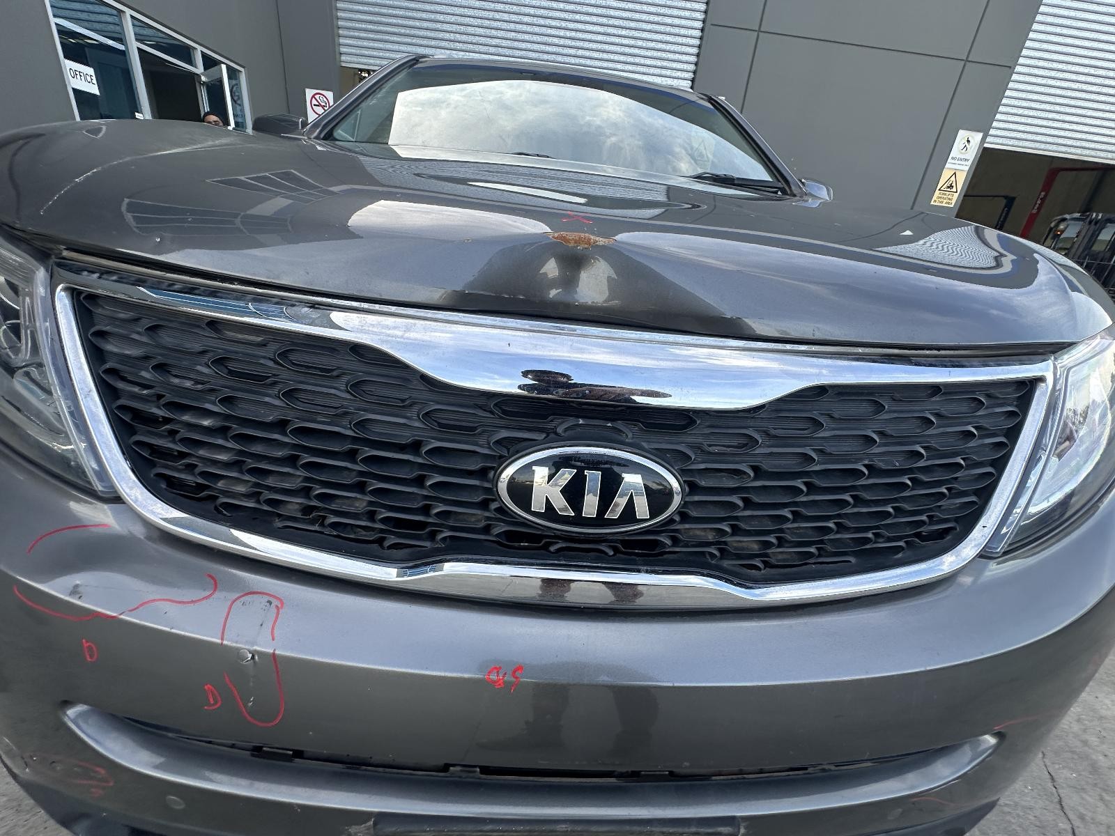 KIA SORENTO XM 10/2009-12/2014 RADIATOR GRILLE CHROME