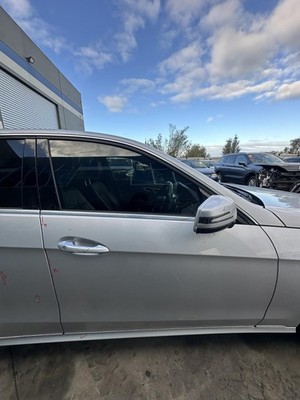 MERCEDES E CLASS W212 09/2009-05/2016 RIGHT FRONT DOOR WINDOW SEDAN
