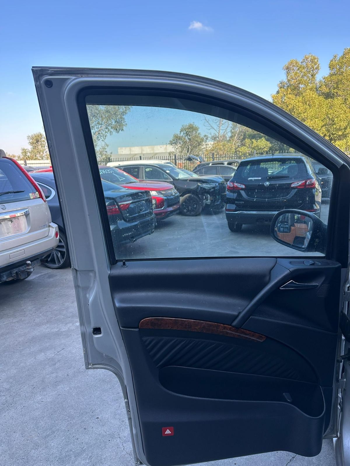 MERCEDES VIANO 639 07/2005-02/2011 LEFT FRONT DOOR TRIM LEATHER GREY