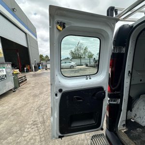 MITSUBISHI EXPRESS SN 03/2020-12/2022 LEFT SIDE BARN DOOR