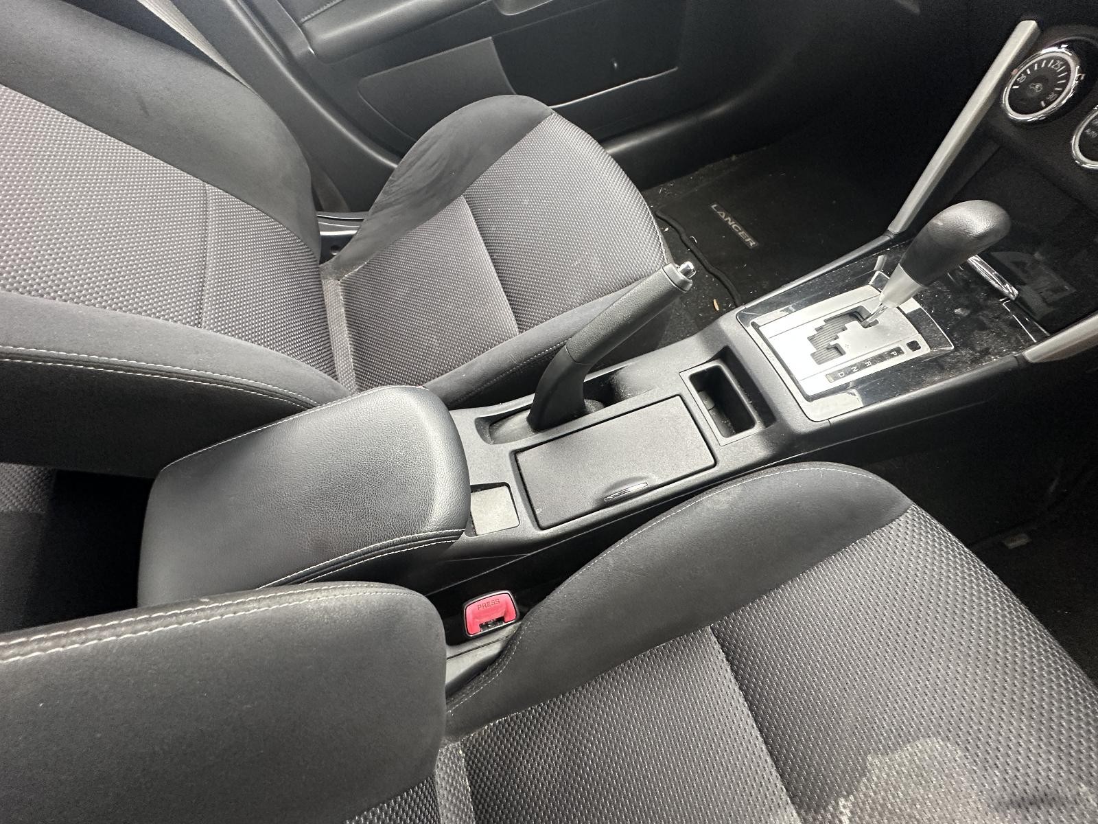 MITSUBISHI LANCER CF 11/2015-12/2017 CONSOLE LID
