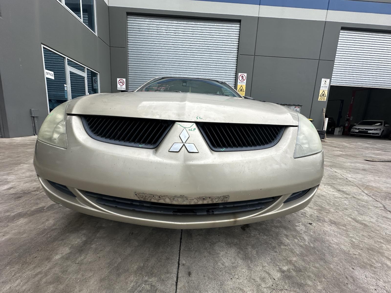MITSUBISHI MAGNA TL-TW 07/2003-08/2005 FRONT BUMPER ES/LS