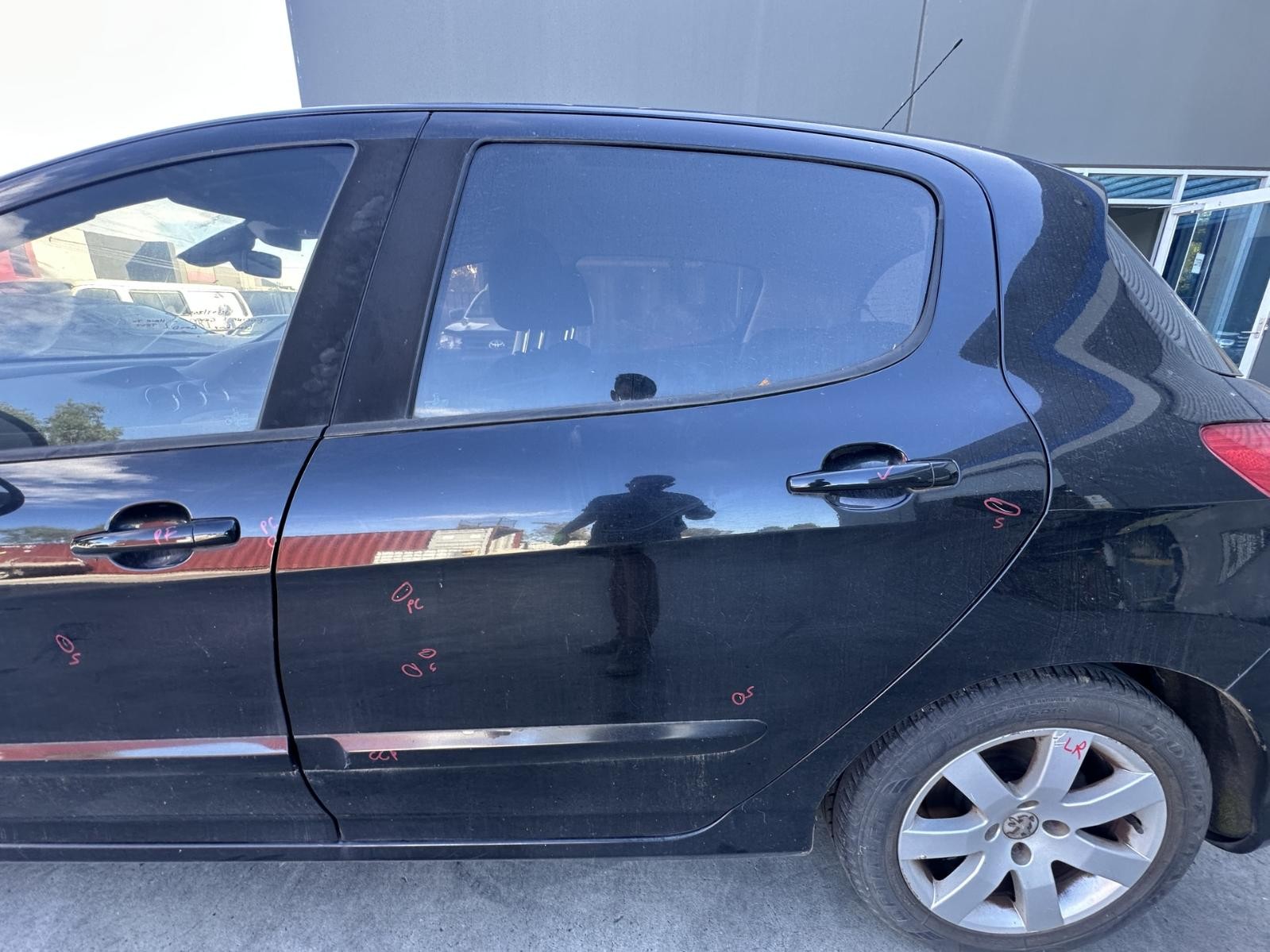 PEUGEOT 308 T7 09/2007-12/2013 LEFT REAR DOOR WINDOW HATCH