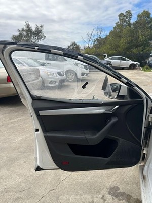 SKODA OCTAVIA NE 09/2013-09/2020 LEFT FRONT DOOR TRIM