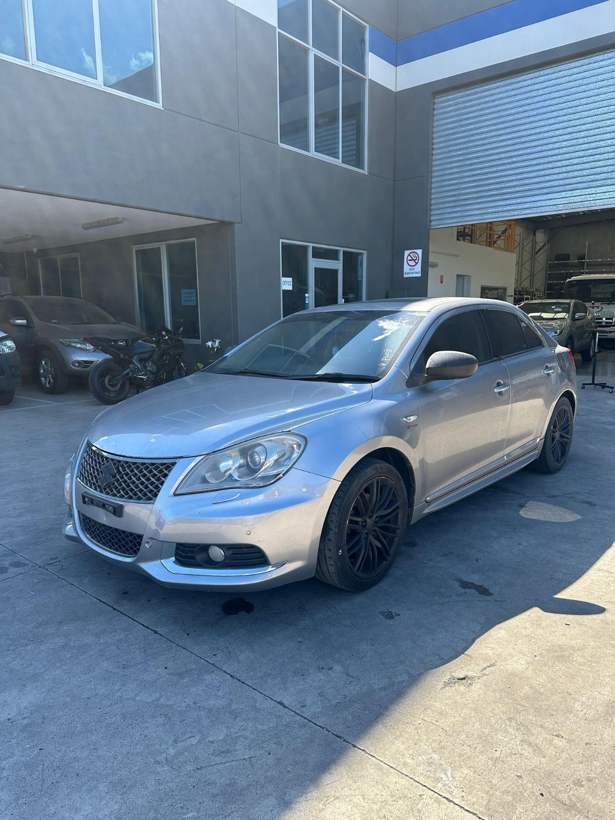 SUZUKI KIZASHI FR 12/09-01/17 RIGHT SIDE SUN VISOR - Image 4